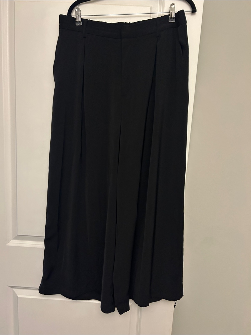 Black Wide-Leg Women's Pants — Elegant Pleated Trousers